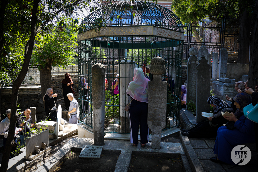 Mehmed Emin Tokadi – mistrz duchowy i ukryty grób na wzgórzach Stambułu Turcja Styk Kultur - Agnieszka Maury | Turcja, Stambuł, książki - Mehmed Emin Tokadi – mistrz duchowy i ukryty grób na wzgórzach Stambułu