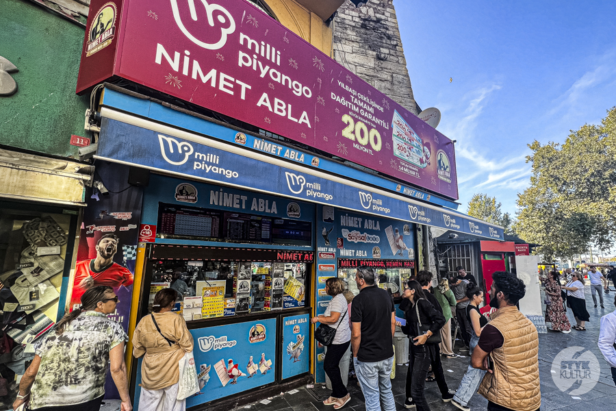 Styk Kultur - Agnieszka Maury | Turcja, Stambuł, książki - Nimet Abla i noworoczna loteria w Turcji – fenomen, który stał się legendą