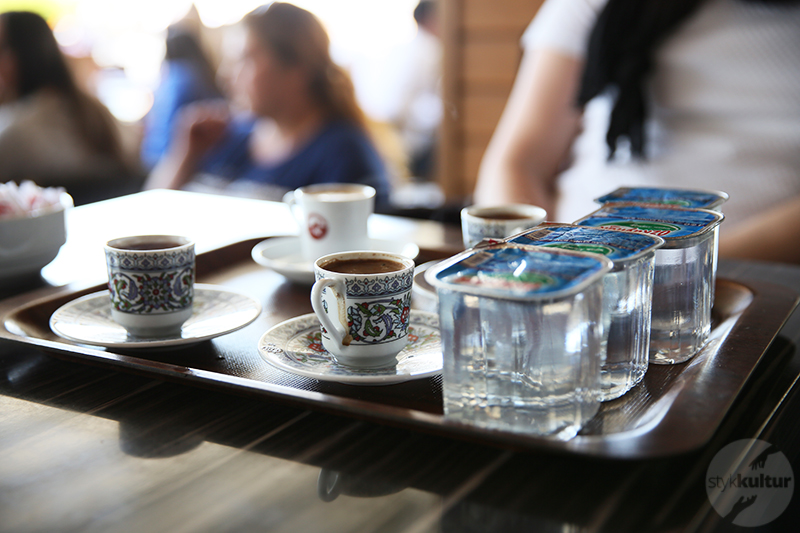 kawa po turecku2 Kawa po turecku   jak smakuje, jak parzyć oraz jak serwować?