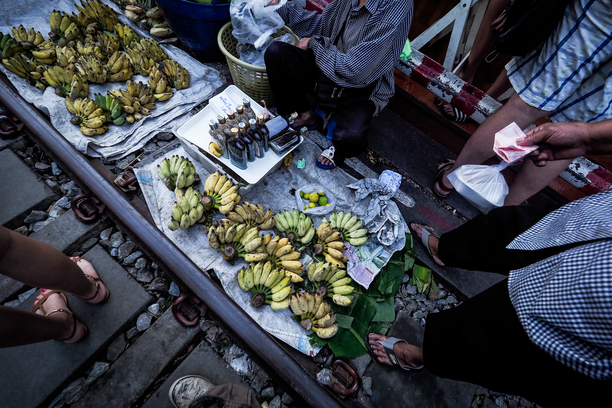 Atrakcje Bangkoku: targ na torach (Mae Klong) Bangkok 554 Atrakcje Bangkoku: targ na torach (Mae Klong)