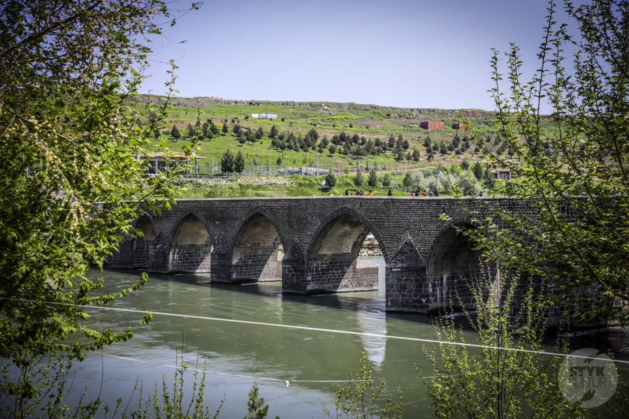 Most Dilce diyarbakir 1 of 9 Dicle Köprüsü   zabytkowy most na rzece Tygrys