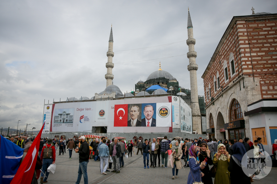 Nowy Meczet w Stambule ponownie otwarty dla wiernych i zwiedzających Stambuł