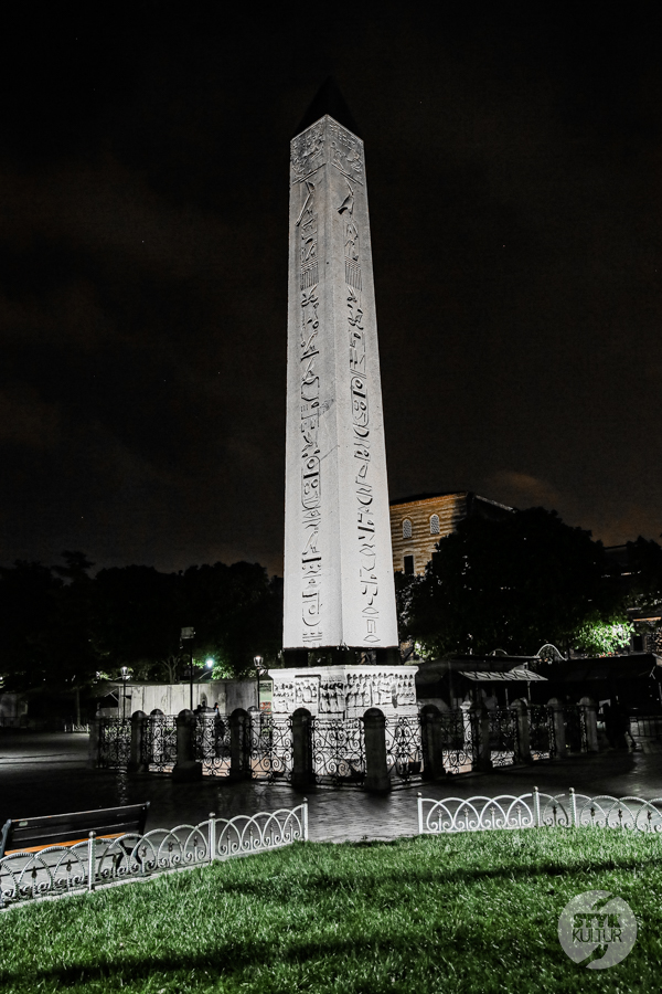 Styk Kultur - blog o Turcji - Odkryj tajemnice Hipodromu w Stambule: Obelisk Konstantyna, Obelisk Teodozjusza, Wężowa Kolumna & Fontanna Wilhelma II