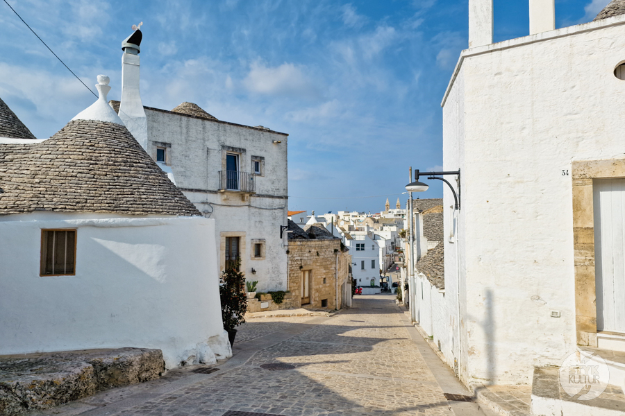 Styk Kultur - blog o Turcji - Perła Apulii: Alberobello i białe stożkowe domki trulli we Włoszech