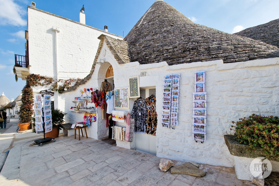 Styk Kultur - blog o Turcji - Perła Apulii: Alberobello i białe stożkowe domki trulli we Włoszech