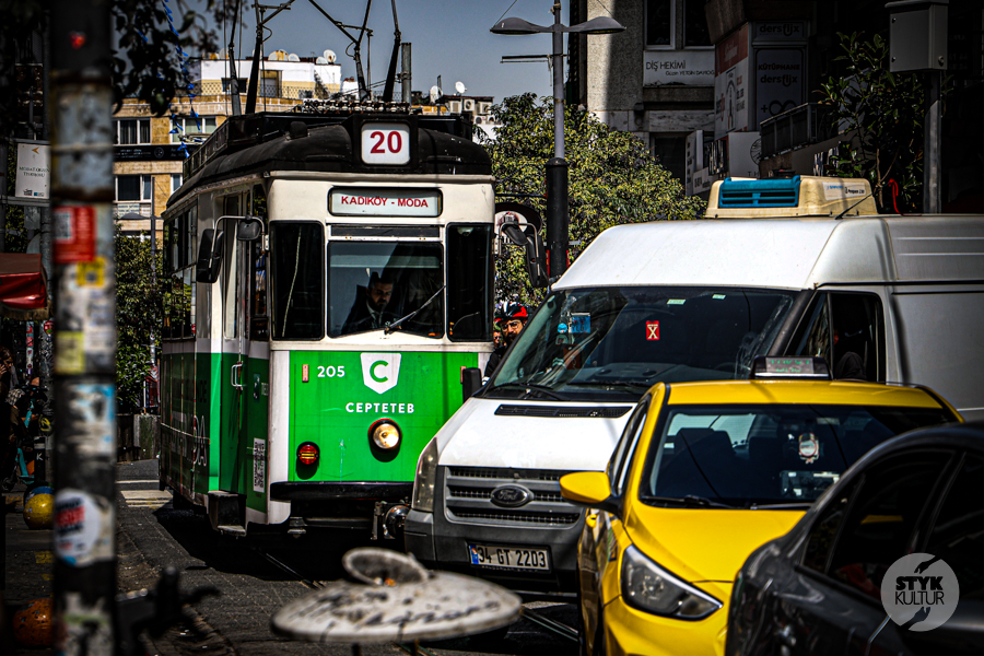 Nostalgiczne tramwaje w Stambule: melancholijna atrakcja transportu miejskiego