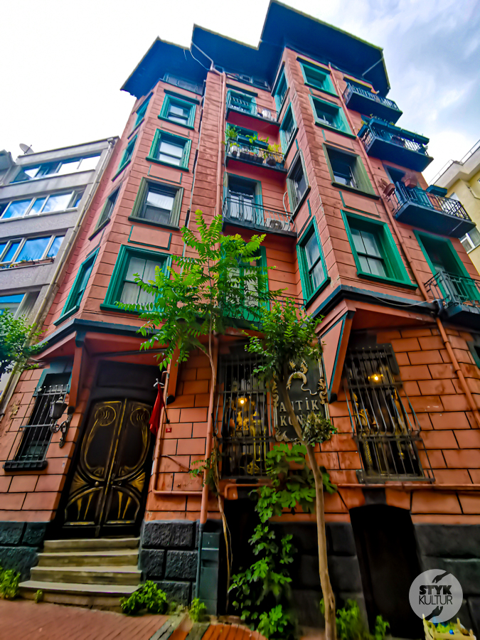 Styk Kultur - Agnieszka Maury | Turcja, Stambuł, książki - Antik Konak w Stambule – apartamentowiec, który przeszedł do historii i popkultury