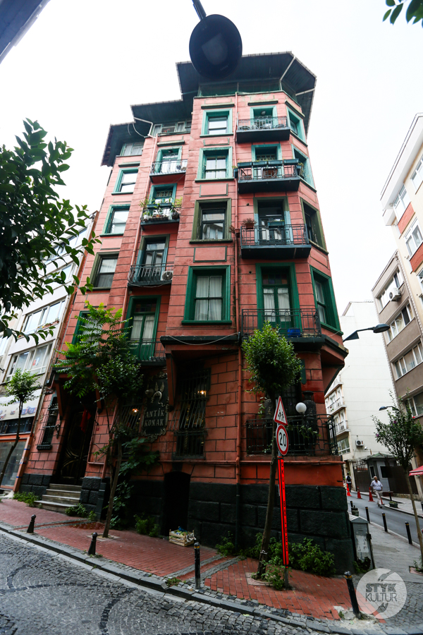 Styk Kultur - Agnieszka Maury | Turcja, Stambuł, książki - Antik Konak w Stambule – apartamentowiec, który przeszedł do historii i popkultury