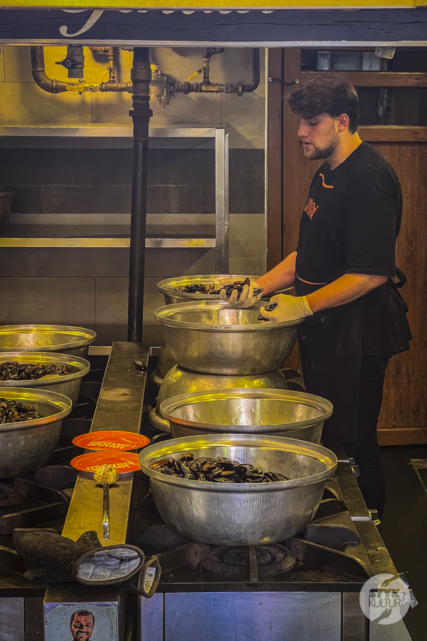 Midye Dolma – turecka legenda ulicznego smaku. Czy są bezpieczne? Turcja Styk Kultur - Agnieszka Maury | Turcja, Stambuł, książki - Midye Dolma – turecka legenda ulicznego smaku. Czy są bezpieczne?