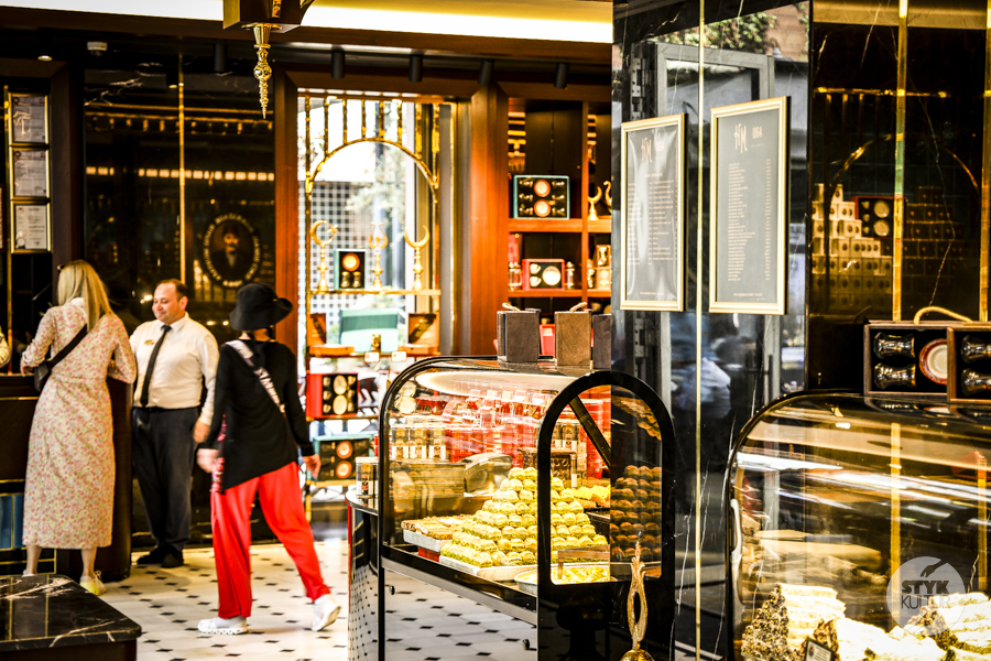 Hafız Mustafa 1864 - słodka kronika Stambułu zapisana w cukrze, pistacjach i czasie Turcja Styk Kultur - Agnieszka Maury | Turcja, Stambuł, książki - Hafız Mustafa 1864 - słodka kronika Stambułu zapisana w cukrze, pistacjach i czasie