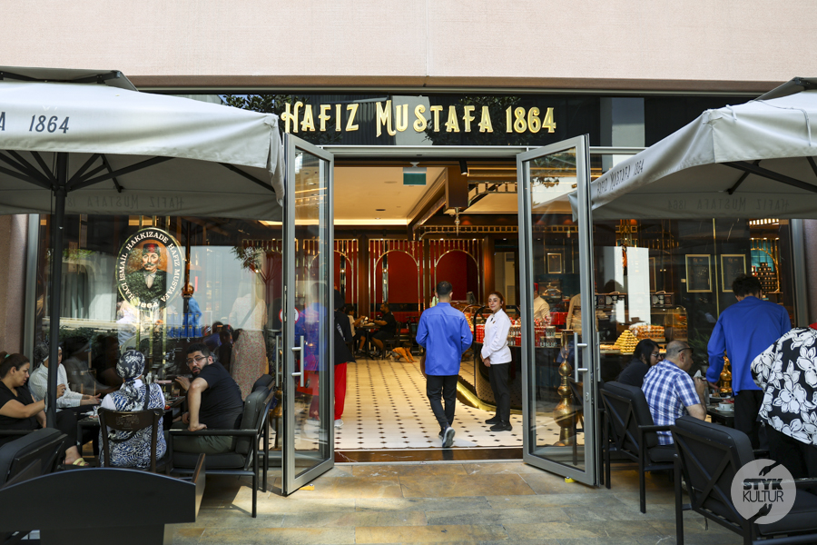 Hafız Mustafa 1864 - słodka kronika Stambułu zapisana w cukrze, pistacjach i czasie Turcja Styk Kultur - Agnieszka Maury | Turcja, Stambuł, książki - Hafız Mustafa 1864 - słodka kronika Stambułu zapisana w cukrze, pistacjach i czasie