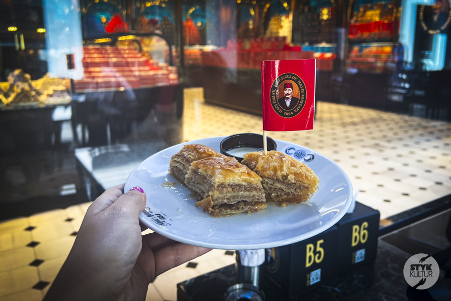 Hafız Mustafa 1864 - słodka kronika Stambułu zapisana w cukrze, pistacjach i czasie Turcja Styk Kultur - Agnieszka Maury | Turcja, Stambuł, książki - Hafız Mustafa 1864 - słodka kronika Stambułu zapisana w cukrze, pistacjach i czasie