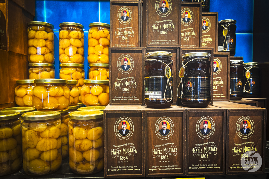 Hafız Mustafa 1864 - słodka kronika Stambułu zapisana w cukrze, pistacjach i czasie Turcja Styk Kultur - Agnieszka Maury | Turcja, Stambuł, książki - Hafız Mustafa 1864 - słodka kronika Stambułu zapisana w cukrze, pistacjach i czasie