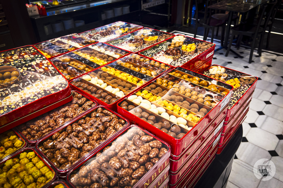 Hafız Mustafa 1864 - słodka kronika Stambułu zapisana w cukrze, pistacjach i czasie Turcja Styk Kultur - Agnieszka Maury | Turcja, Stambuł, książki - Hafız Mustafa 1864 - słodka kronika Stambułu zapisana w cukrze, pistacjach i czasie