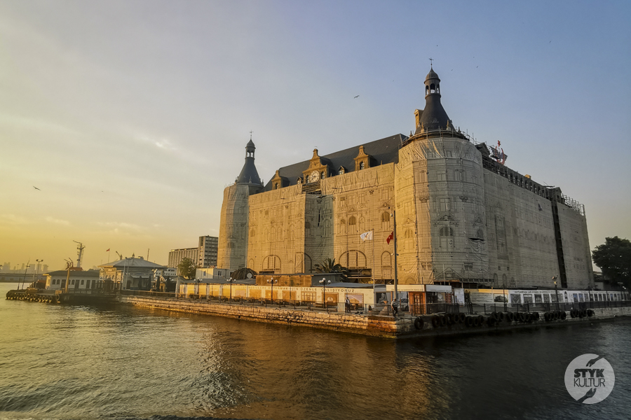 Dworzec kolejowy Haydarpaşa w Stambule - historia, niezwykłe fakty i przyszłość stambulskiej ikony Turcja Styk Kultur - Agnieszka Maury | Turcja, Stambuł, książki - Dworzec kolejowy Haydarpaşa w Stambule - historia, niezwykłe fakty i przyszłość stambulskiej ikony