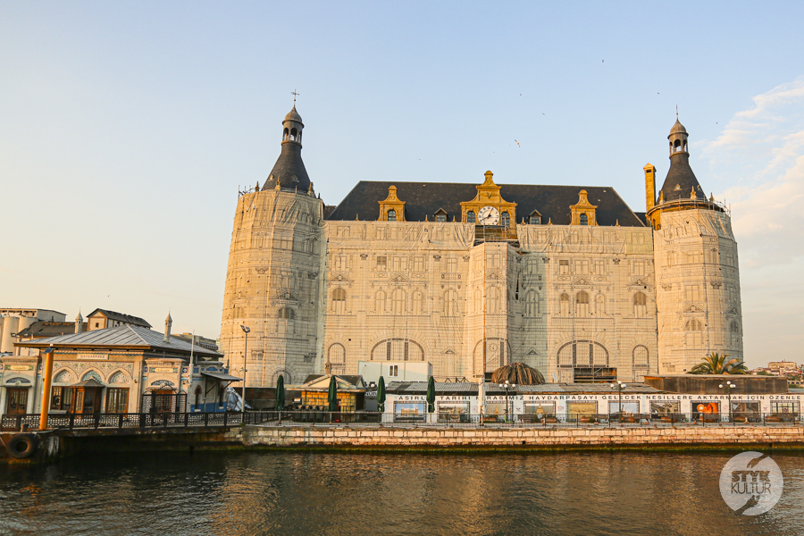 Dworzec kolejowy Haydarpaşa w Stambule - historia, niezwykłe fakty i przyszłość stambulskiej ikony Turcja Styk Kultur - Agnieszka Maury | Turcja, Stambuł, książki - Dworzec kolejowy Haydarpaşa w Stambule - historia, niezwykłe fakty i przyszłość stambulskiej ikony