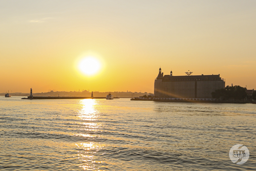 Dworzec kolejowy Haydarpaşa w Stambule - historia, niezwykłe fakty i przyszłość stambulskiej ikony Turcja Styk Kultur - Agnieszka Maury | Turcja, Stambuł, książki - Dworzec kolejowy Haydarpaşa w Stambule - historia, niezwykłe fakty i przyszłość stambulskiej ikony